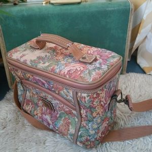 Leisure Vintage floral Tapestry Woven Train Case